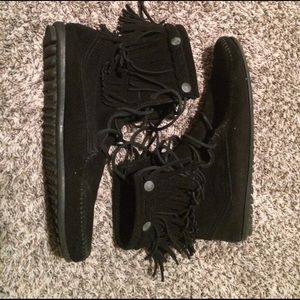 Minnetonka Ankle/Calf fringe boots