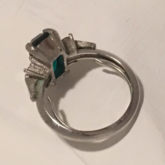 💐LAB CREATED EMERALD AND DIAMOND RING - Picture 2 of 2