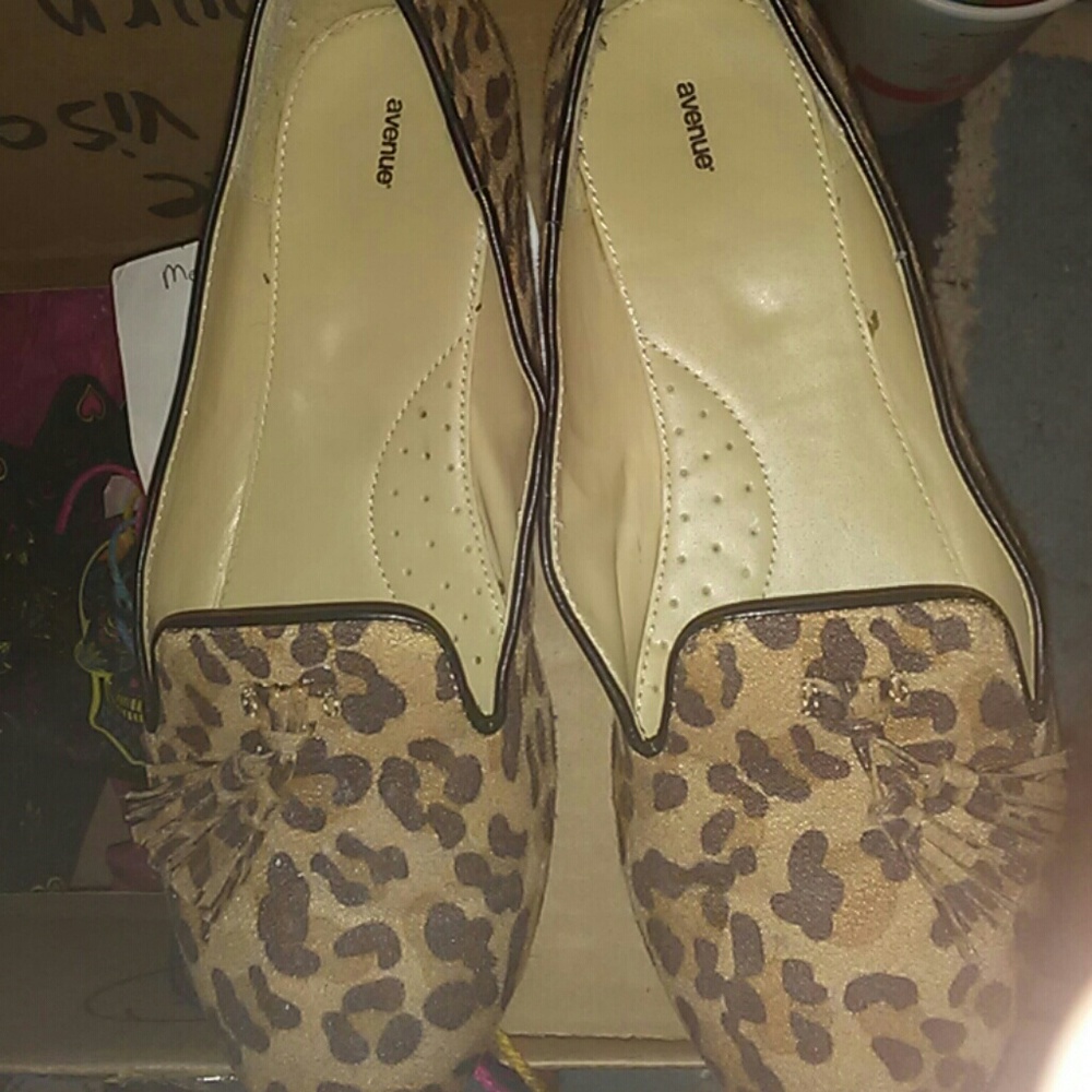 12W Animal Print Avenue Flats