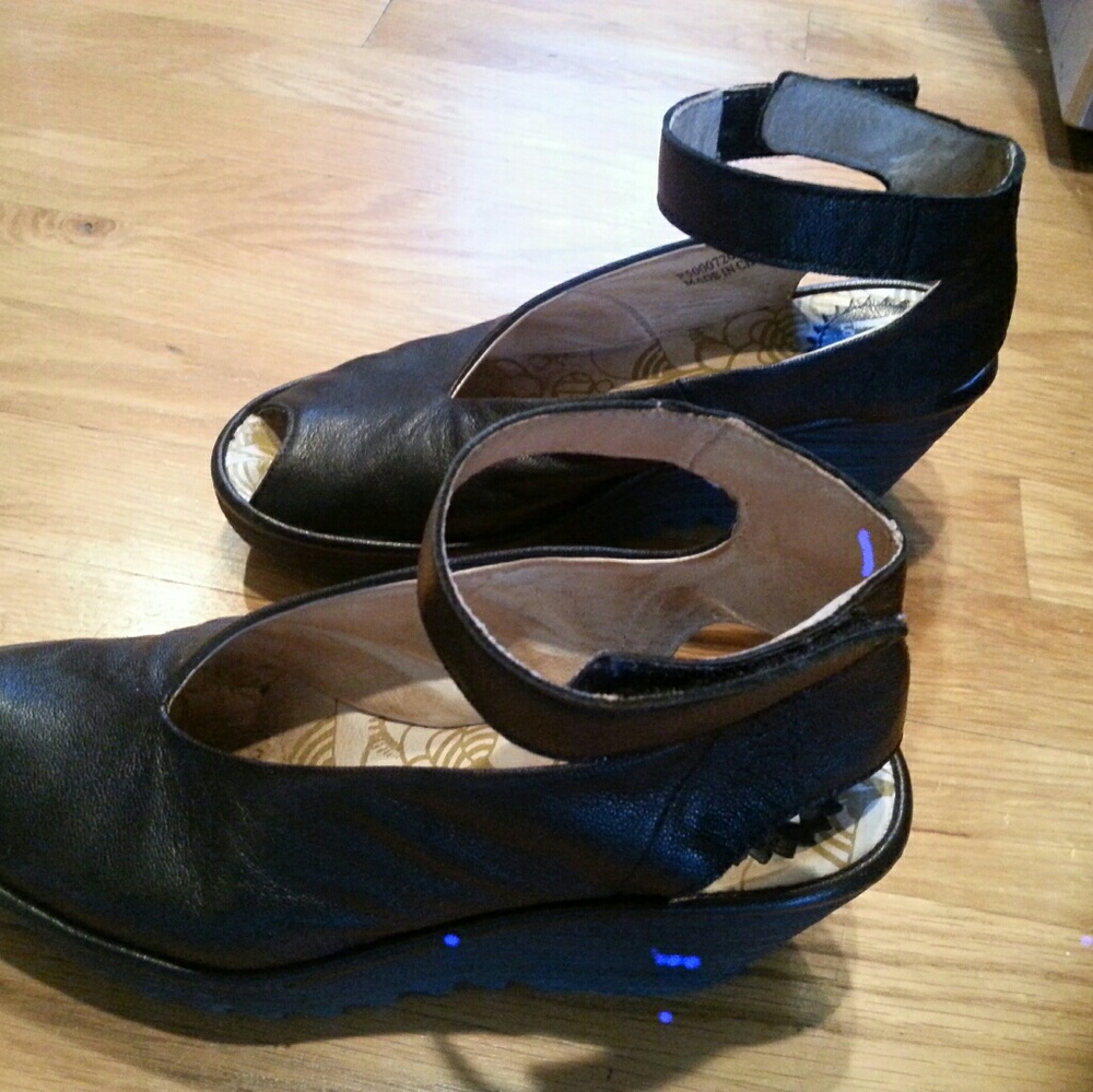 Fly London Yala sandal wedge size 7