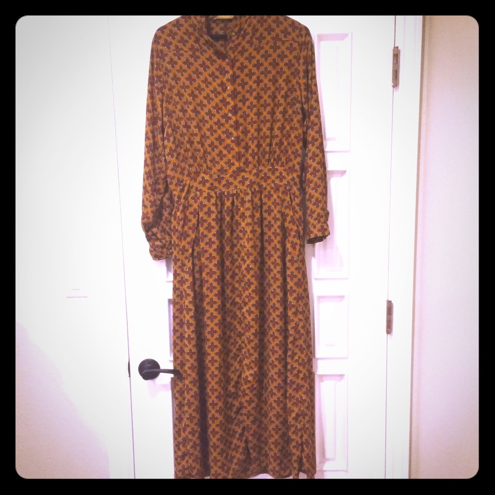 🎾 Brown patterned long sleeves dress