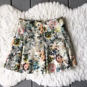 Neoprene floral skirt 💕