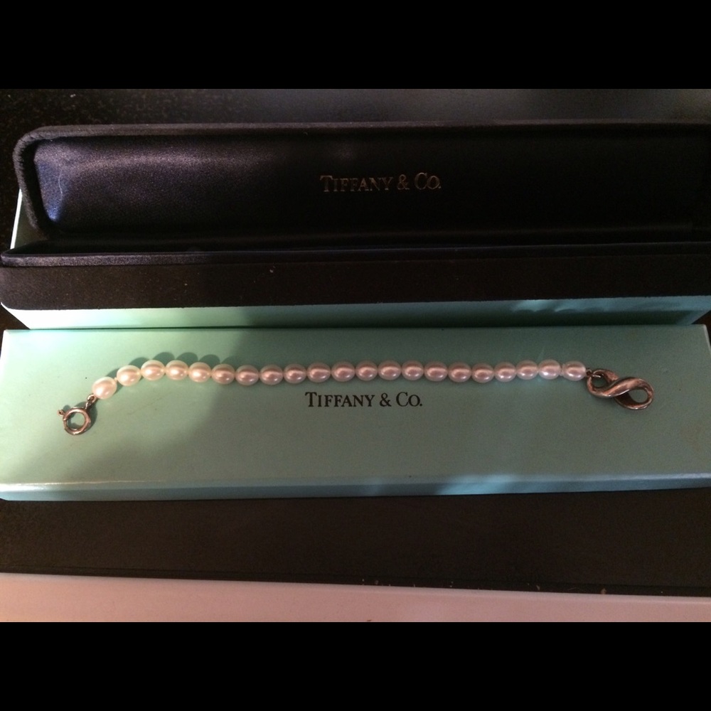 Tiffany & Co pearl infinity Sterling bracelet 1999