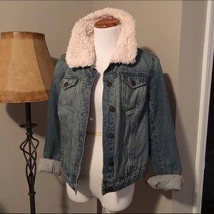 NWOT. Denim jacket with fleece lining. Size S.