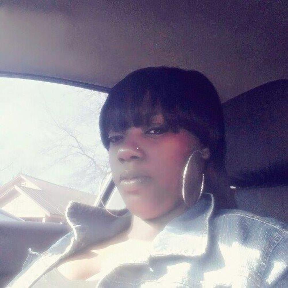 Meet your Posher, Reynelda