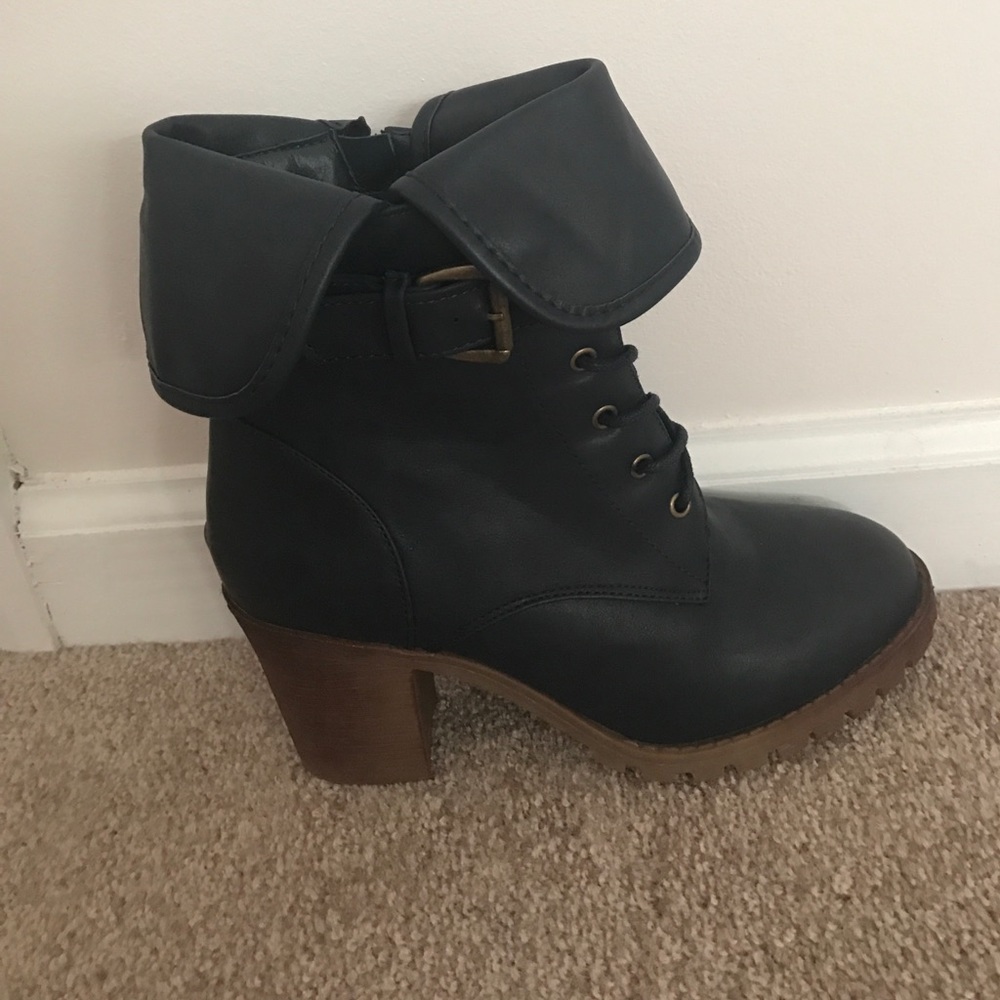 Great condition navy booties