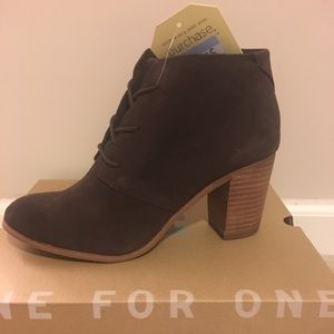 TOMS Lunata Lace Up Sz 8