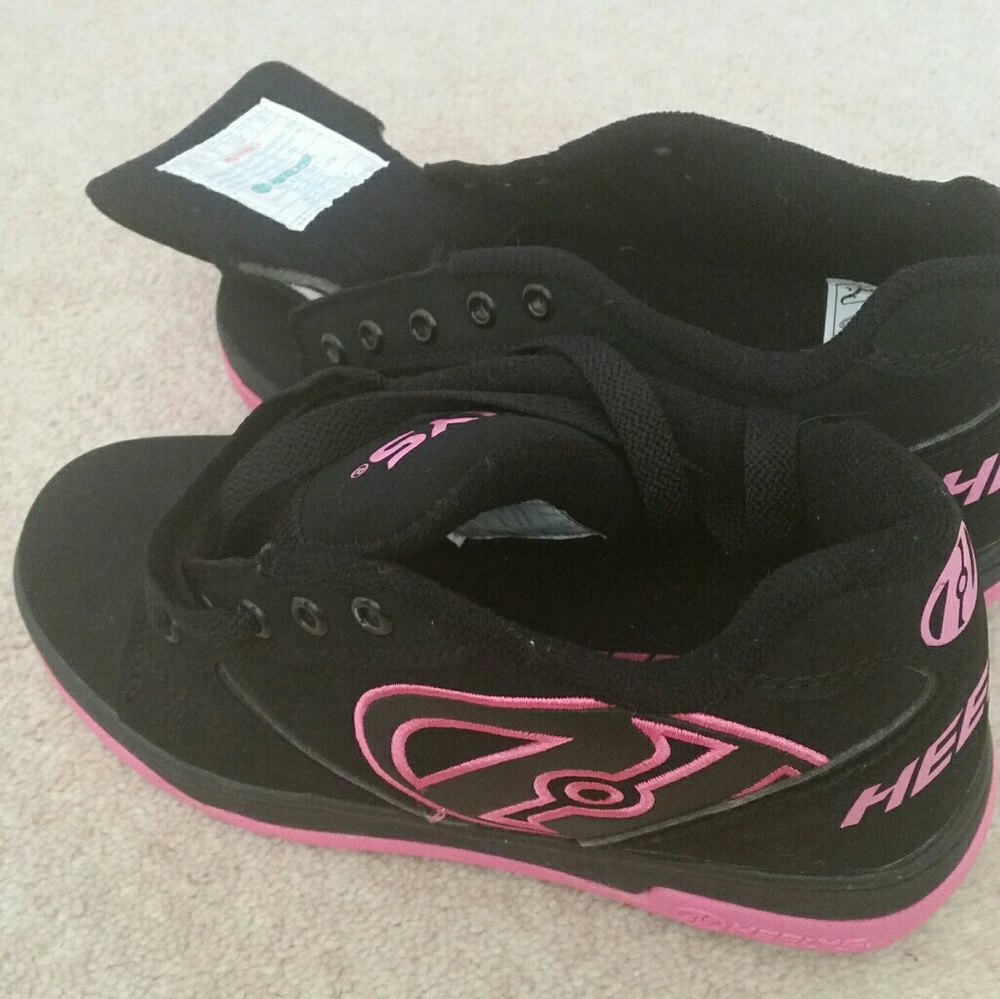 HEELYS skate shoes New girls size 3