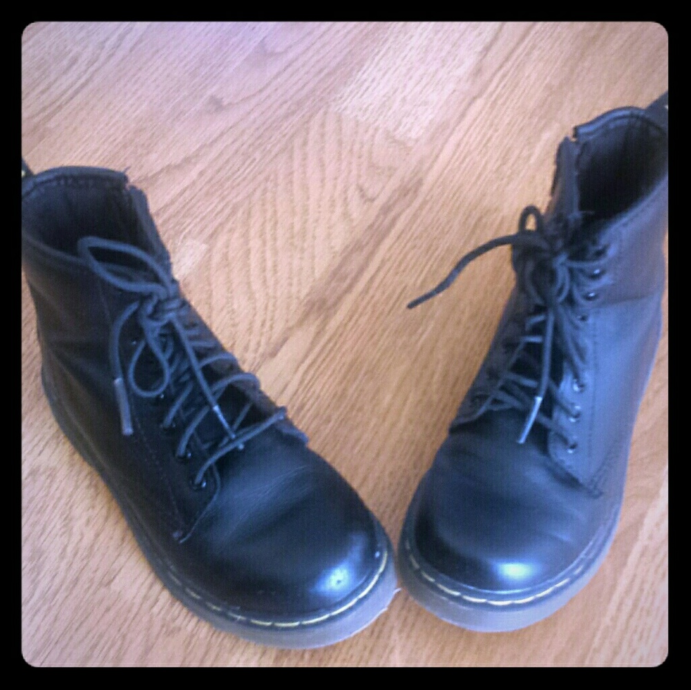 Dr. Martens Black Children's Size 11 US