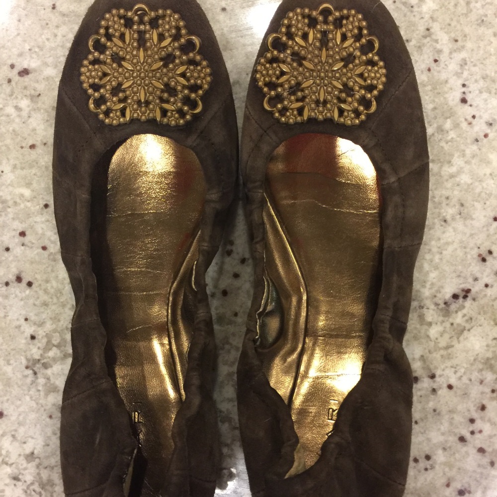 Tahari flat suede size 9