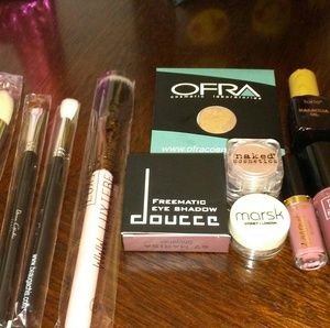 Make-up bundle