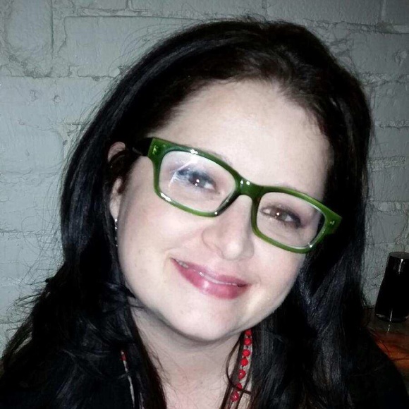 Meet your Posher, Ashley - Picture 2 of 2