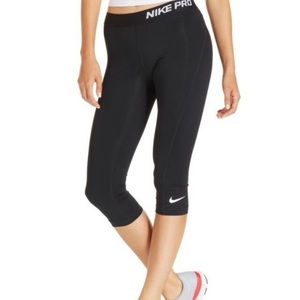 Nike pro cropped black leggings