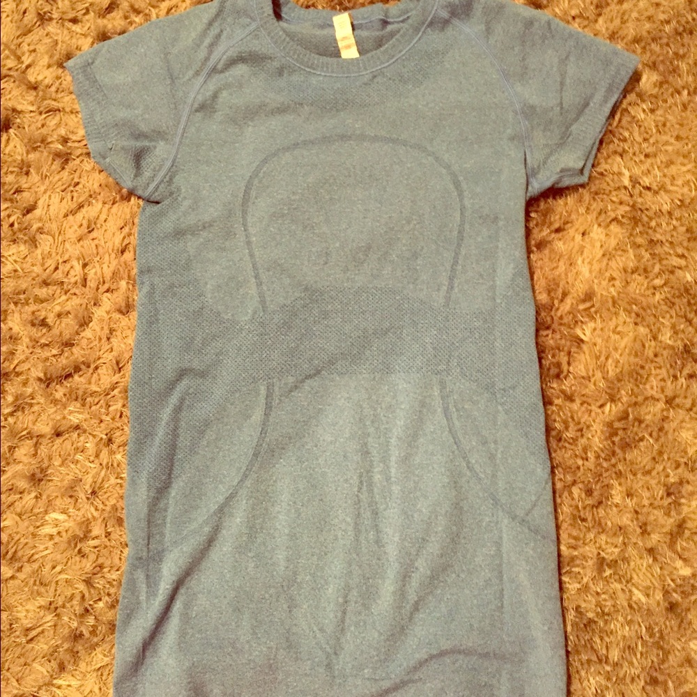 Lululemon short sleeve swiftly - light blue size 6