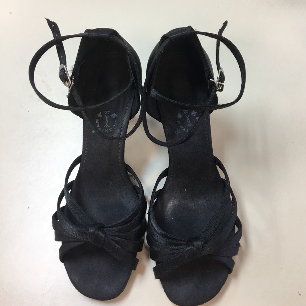 Dance shoe