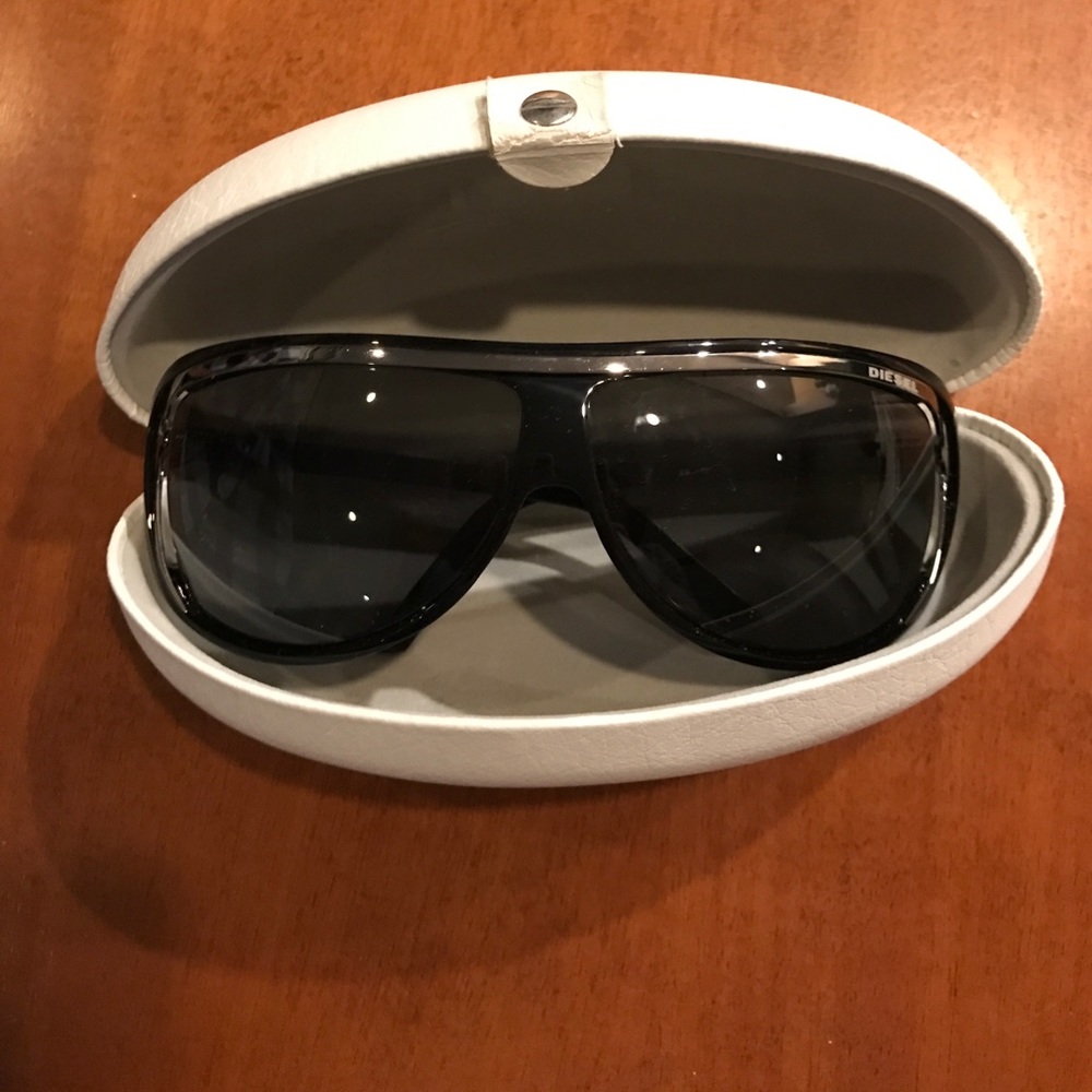 Authentic diesel sunglasses. Excellent condition