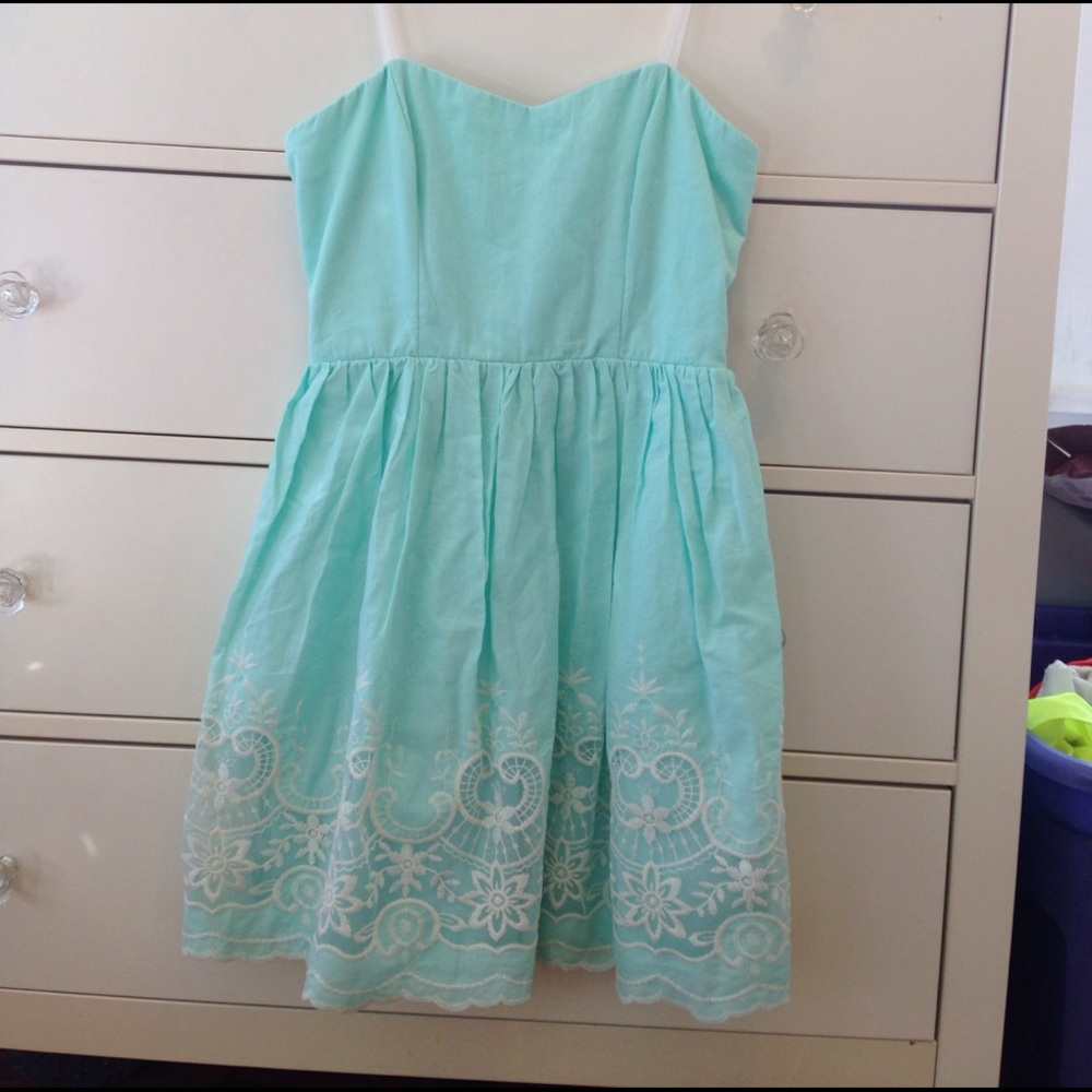Adorable mint green strapless sundress. Never worn