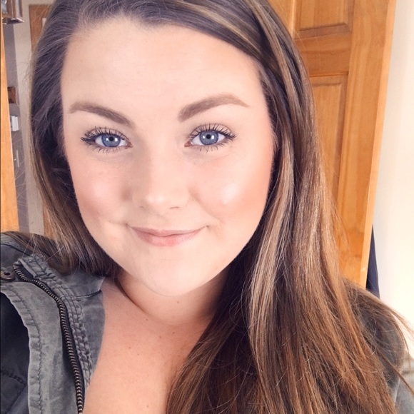 Meet your Posher, Bree - Picture 3 of 5