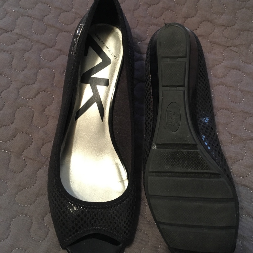 Black shoes. Anne Klein. Size 8