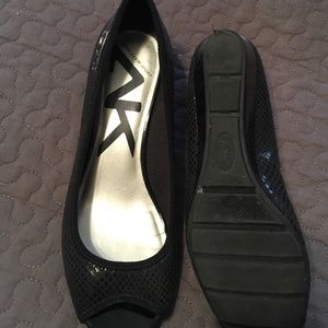 Black shoes. Anne Klein. Size 8