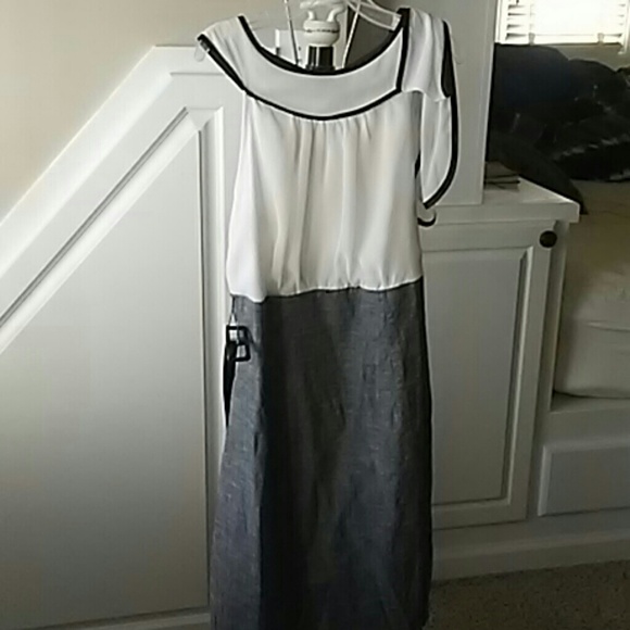 Multiple clothing items - Picture 2 of 4