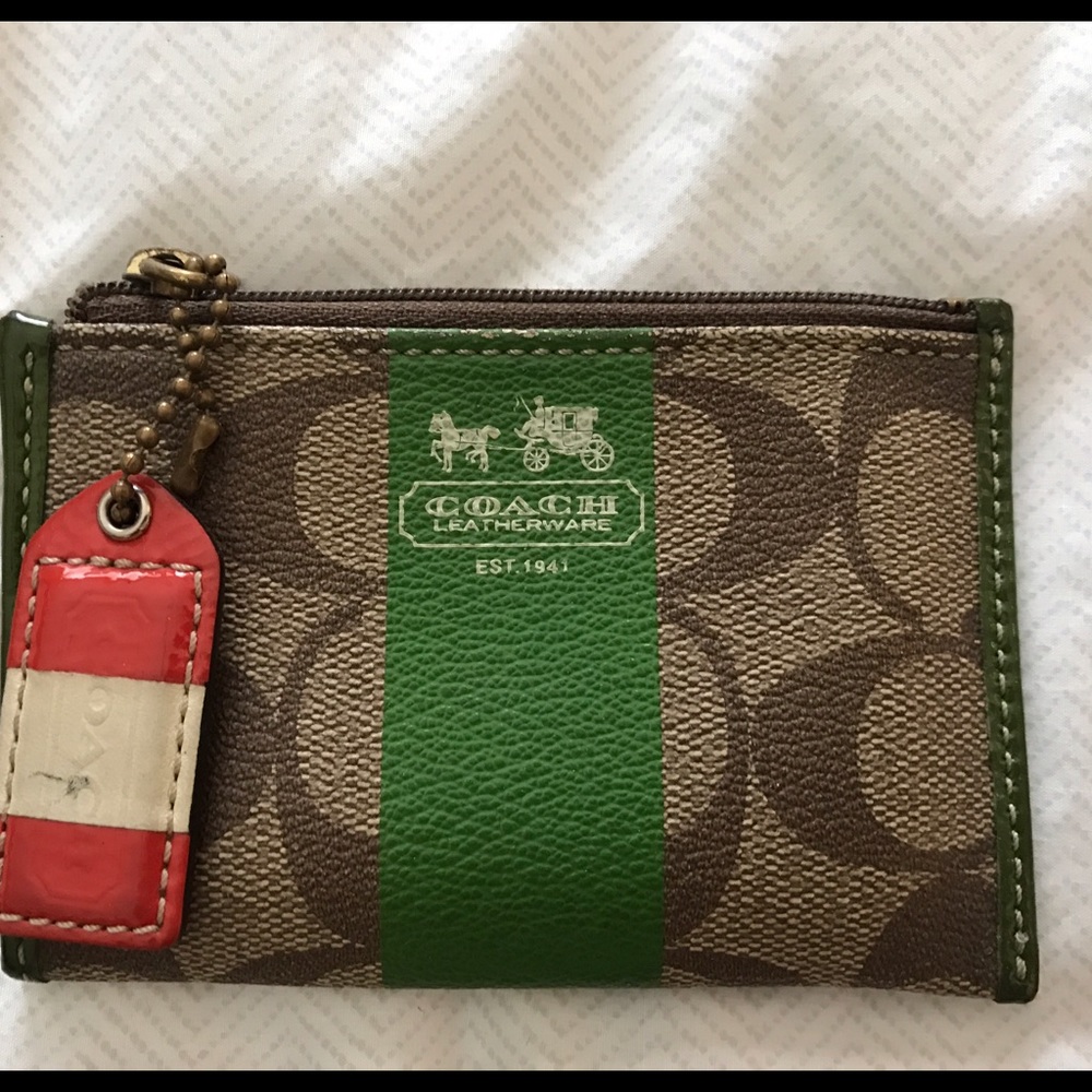 Zipper key holder