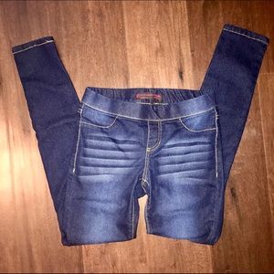 Dark wash no boundaries juniors 3-5 jeggings NWOT