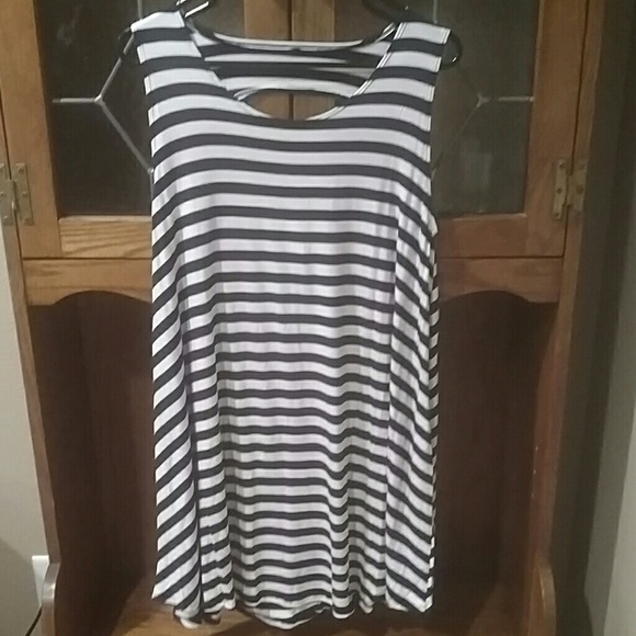 LAST1 SALE 🎉Striped Swing Dress with Cut Out Back - Picture 5 of 7