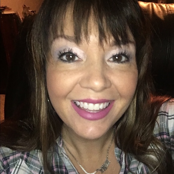 Meet your Posher, Jennifer - Picture 1 of 1