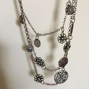 NWT 3 tone metal dangle necklace.