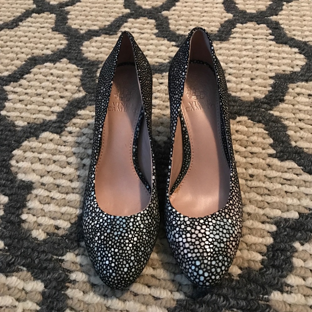 VINCE CAMUTO WOMENS HEELS SZ.6.5 BLACK MULTI PRINT