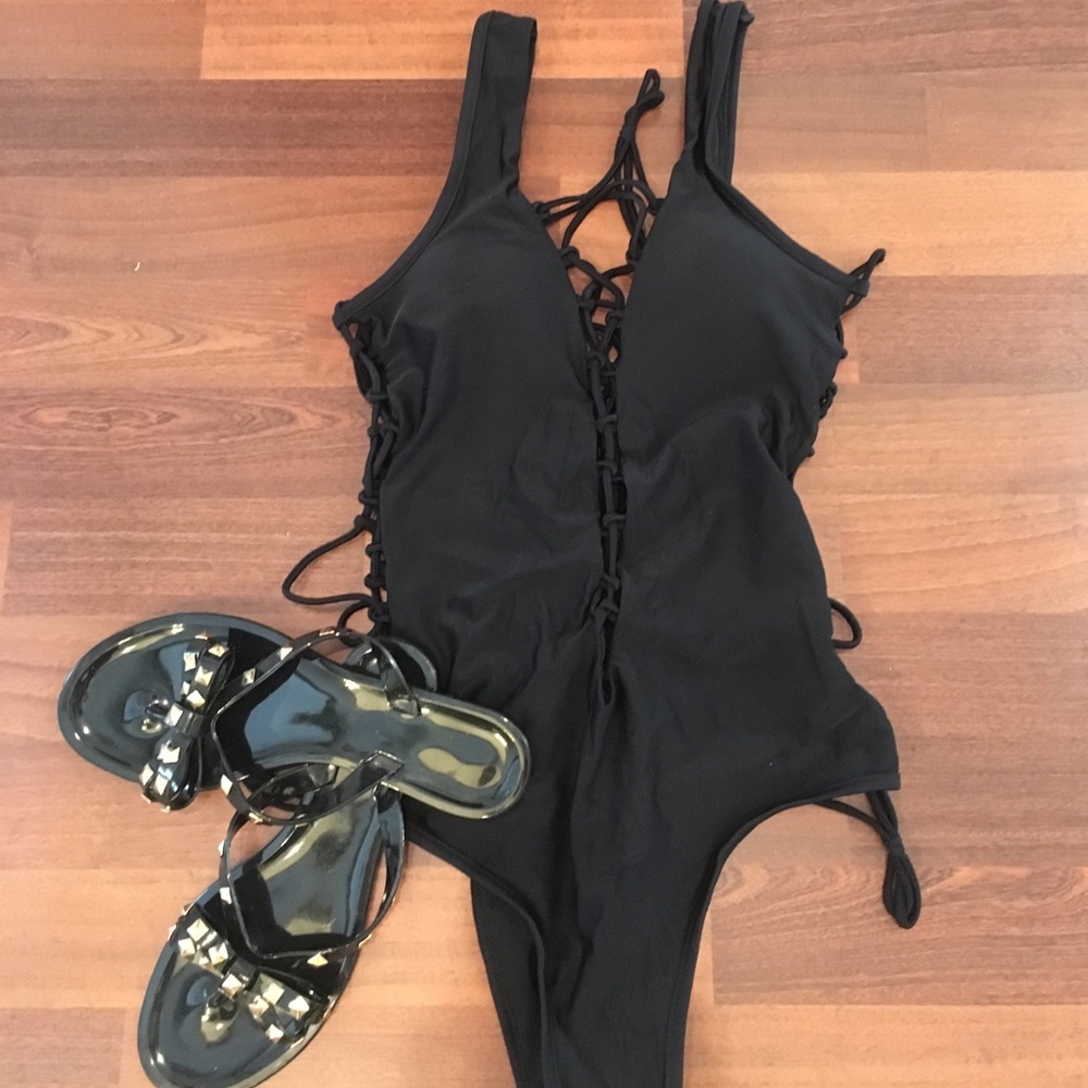 SEXY 🌴BLACK LACE UP - Picture 4 of 5