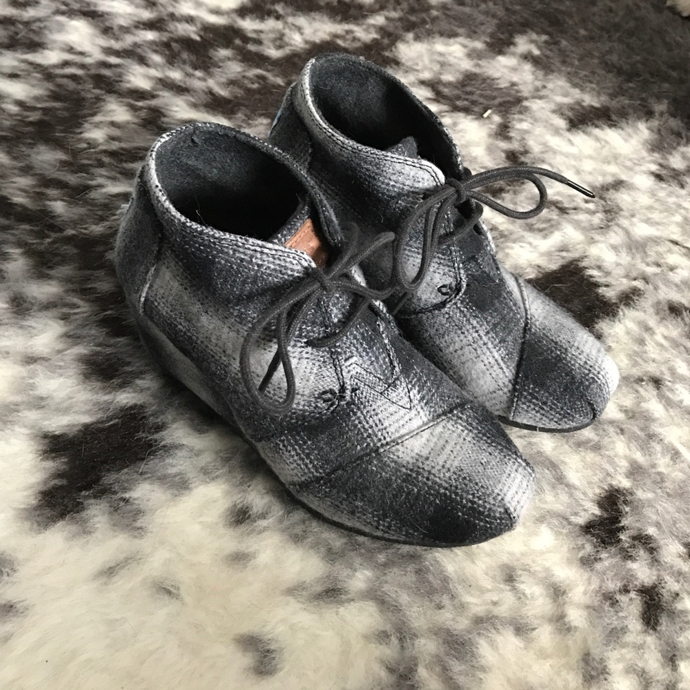 Plaid Toms desert wedge