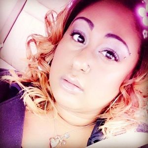 Meet your Posher, Ronae