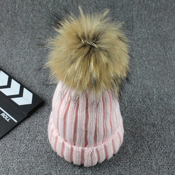 Knit hat with faux fur pom pom - Picture 1 of 2