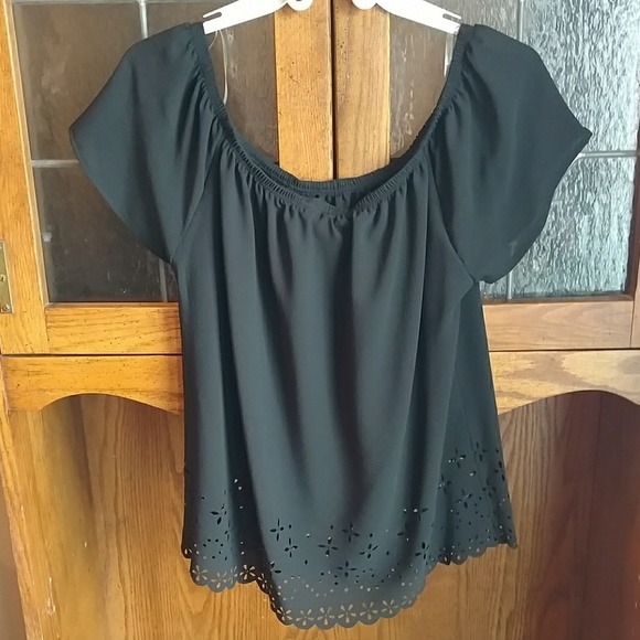 LAST ONE ✨ Black Laser Cut Hem Top - Picture 5 of 6