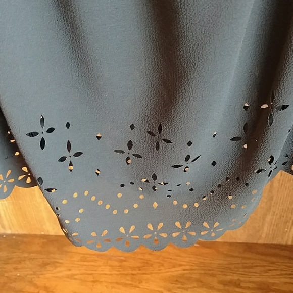 LAST ONE ✨ Black Laser Cut Hem Top - Picture 6 of 6