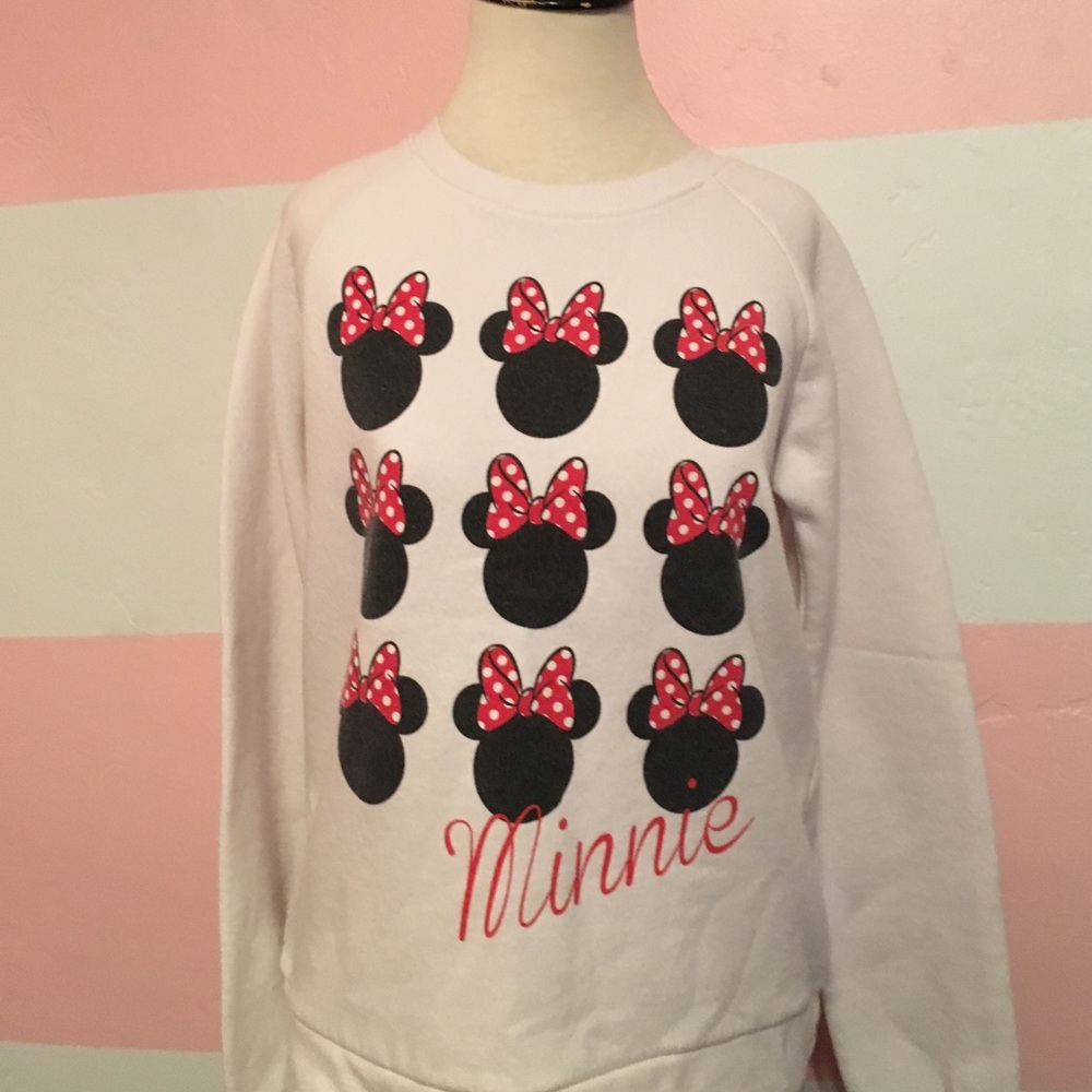 White Minnie the mouse sweater