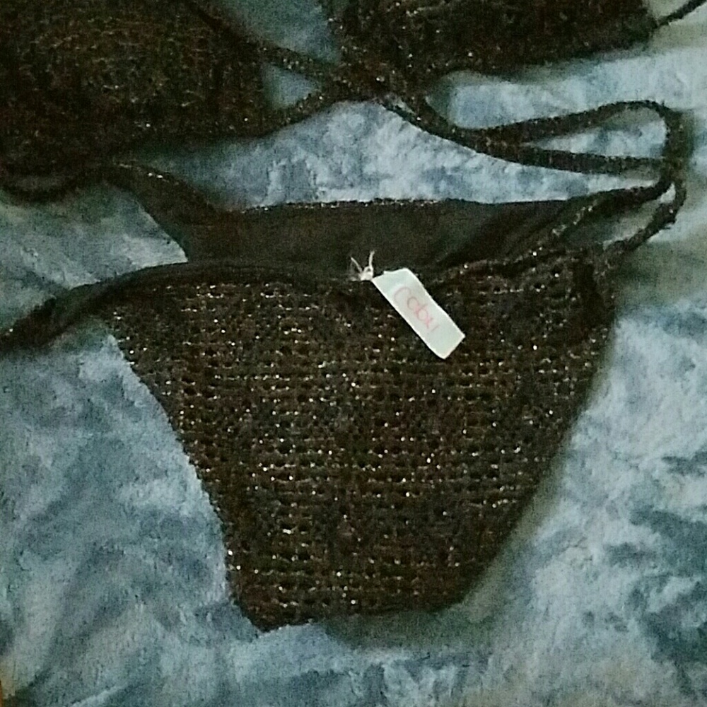 Bikini - Picture 2 of 2