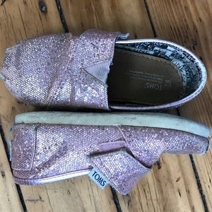 Little Girls Toddler 8 TOMS Shoes