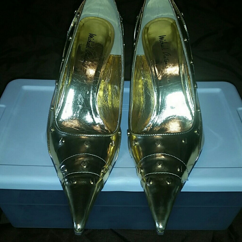 Brand new gold heels 4-inch heel with the screw de