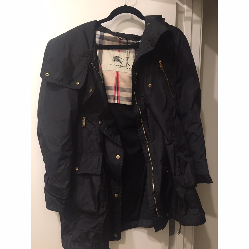 💥 FLASH SALE 💥Size L Authentic Burberry Raincoat