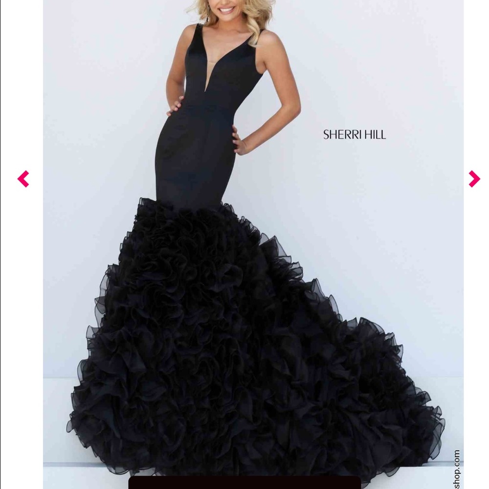 LOOKING FOR THIS DRESS!