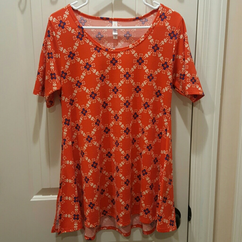 LuLaRoe Perfect T- Small