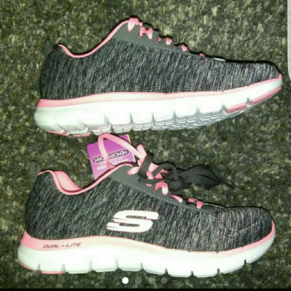 Women's Skechers NWT flex memory foam shoes