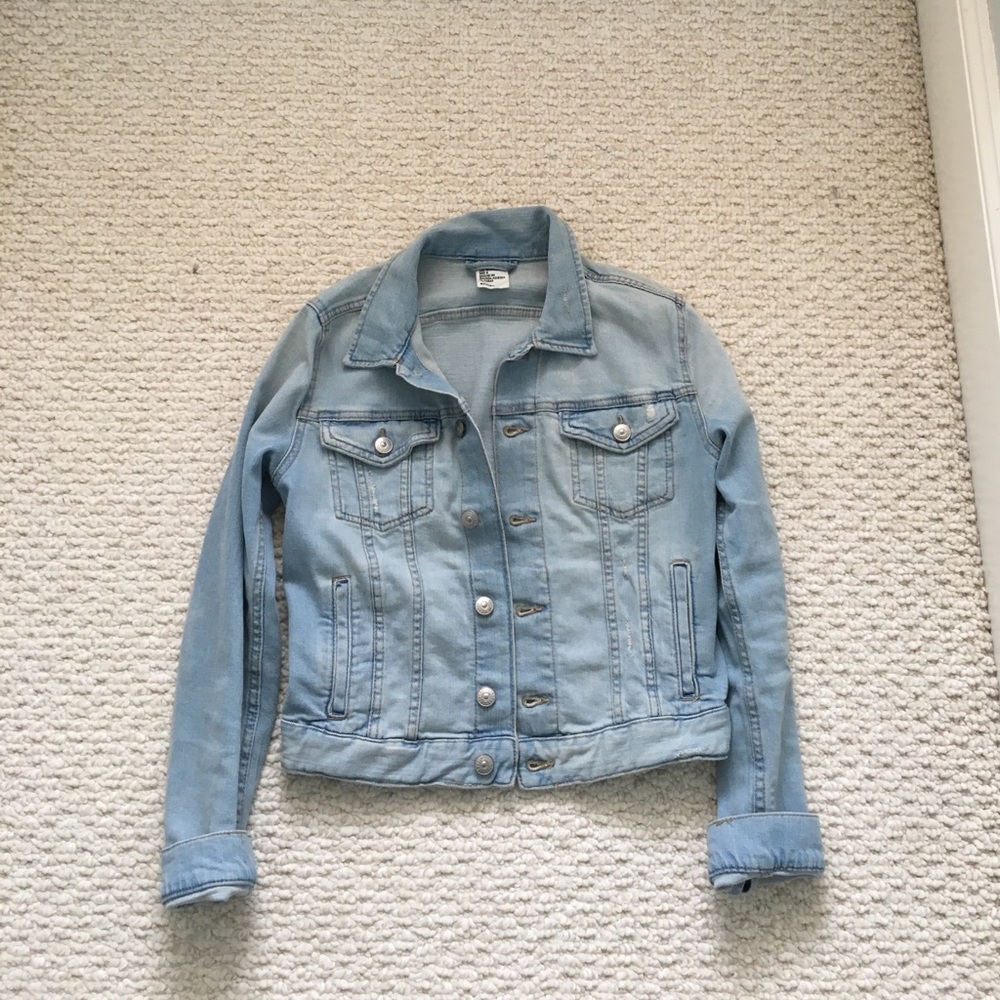 H&M light wash denim jacket