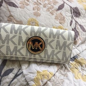 LARGE MK NAVY BLUE WALLET 100% authentic