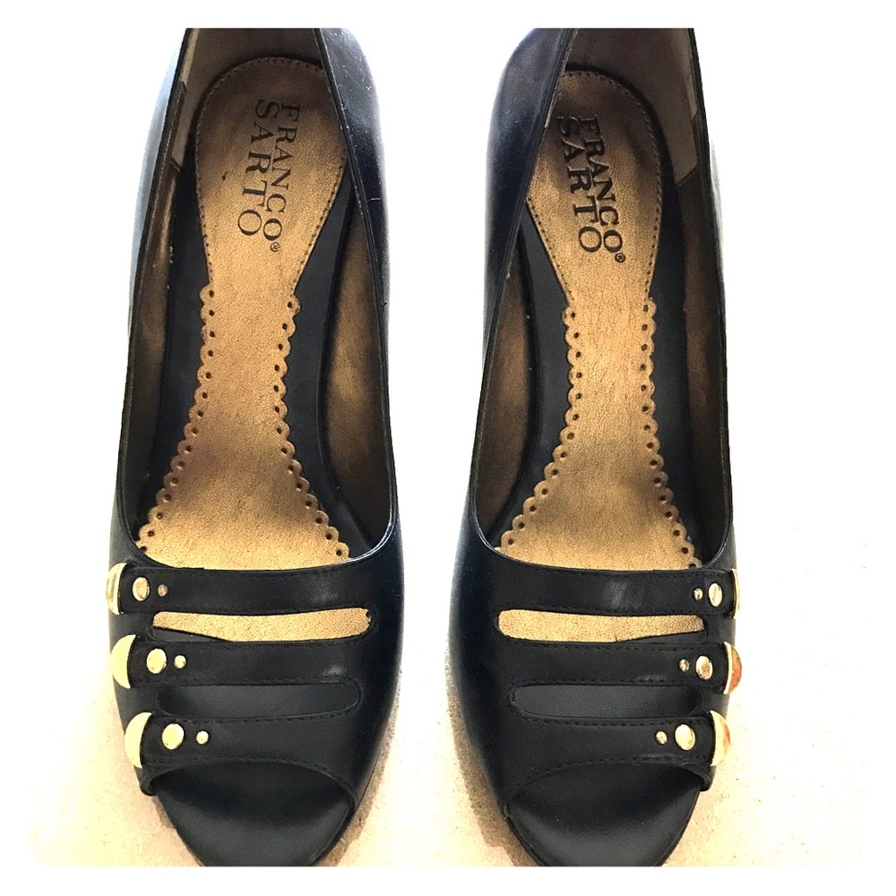 Franco Sarto navy and gold leather pumps - size 6M