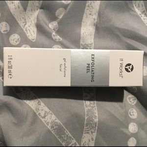 It Works! Exfoliating Face Peel