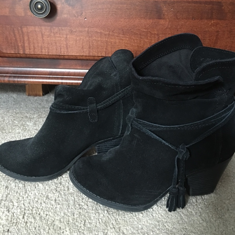 Bakers suede booties size 6
